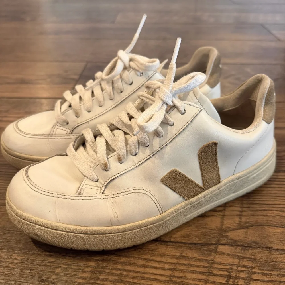 Veja Womens V-12‎ White/Camel Leather Sneakers Size 7